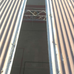 Techo de la cancha cambiando chapas